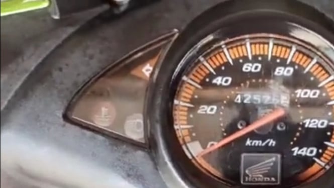 Baret Putih di Mika Speedometer Hilang