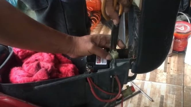 Memperbaiki relay starter