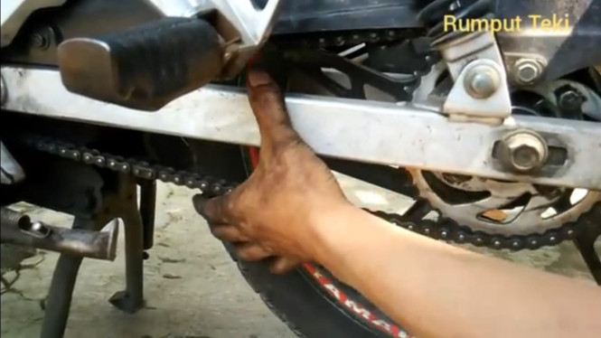 Trik Cerdas Menyetel Rantai Motor dalam Tiga Menit (2)