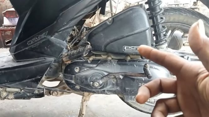 Cara Mudah Atasi Engkol Motor yang Kaku.