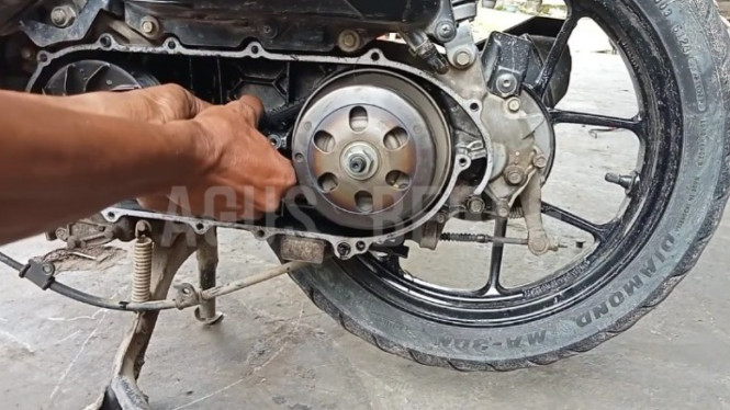 Tips Atasi Kebocoram Oli Motor.