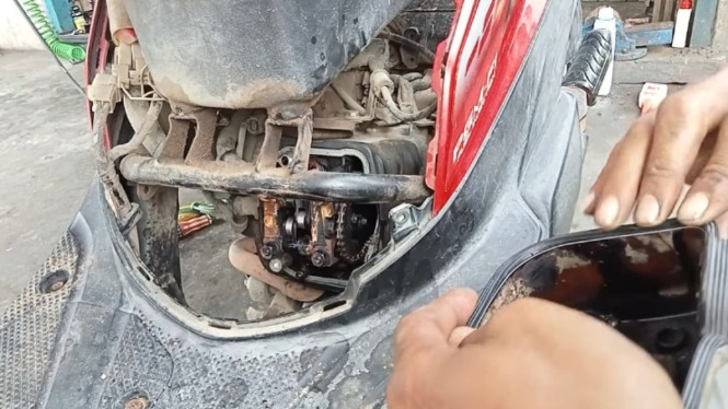 Kenali Penyebab Oli Cepat Habis.