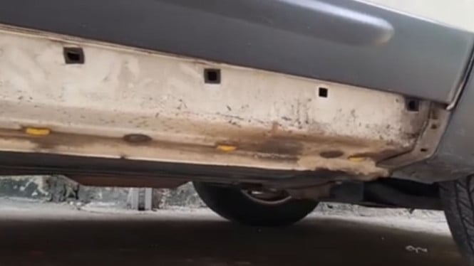 Tutorial pembersihan kolong mobil