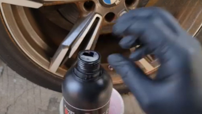 Membersihkan karat velg mobil