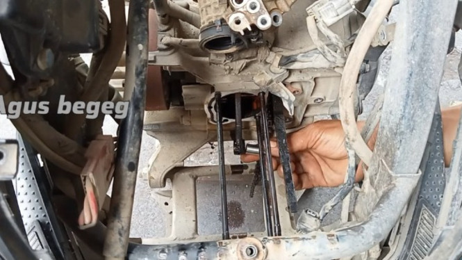 Tips Atasi Masalah Motor yang Mogok Akibat Telat Ganti Oli.