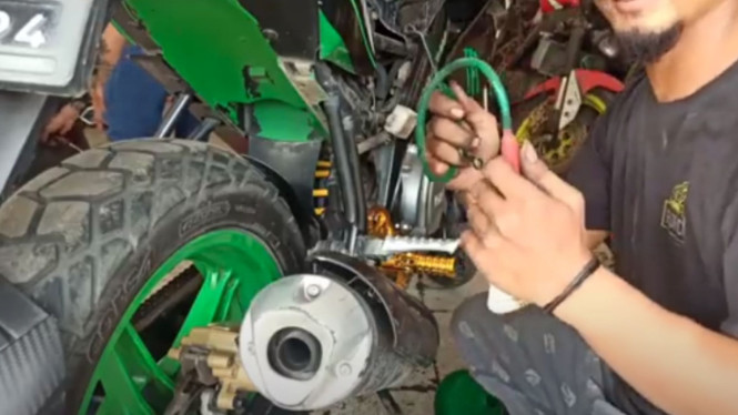 Ganti minyak rem vixion