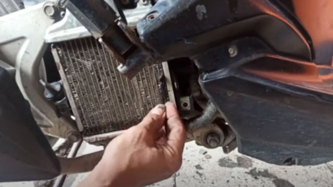 Cara menambal radiator motor