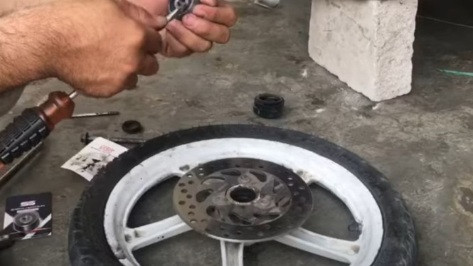 Ganti bearing roda depan yamaha