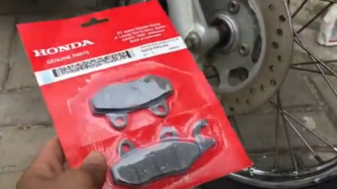 Ganti Kampas Rem Revo 110
