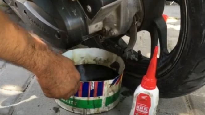 Tutorial Ganti Oli Vario