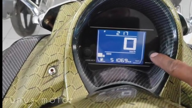 Jam Digital Yamaha N-Max