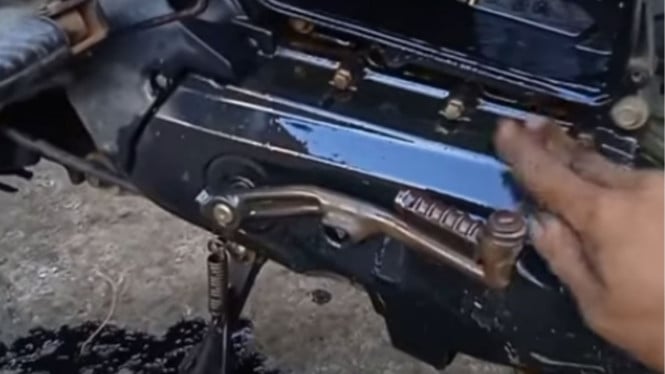 Honda Beat FI Oli Muntah