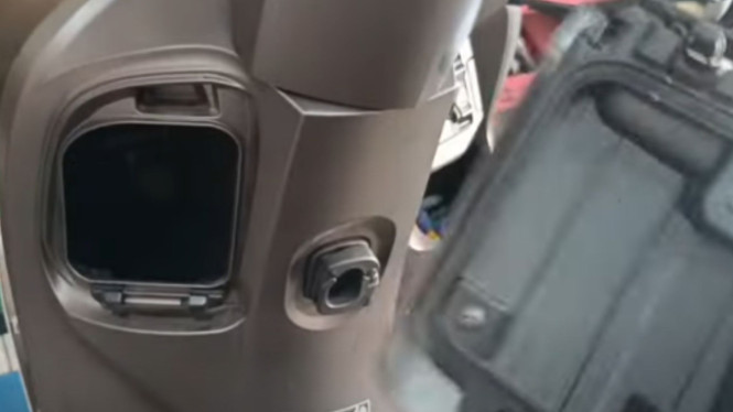 Perbaikan tutup laci Scoopy