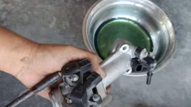 Cara Bersihkan Throttle Body