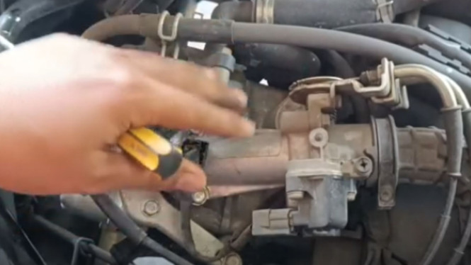 Throttle Body Pembersihan Motor
