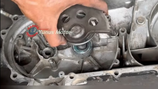 Mengatasi Engkol Motor Selip