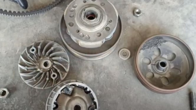 Membersihkan CVT Motor Matic