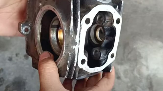 Pasang Isian Klep Motor