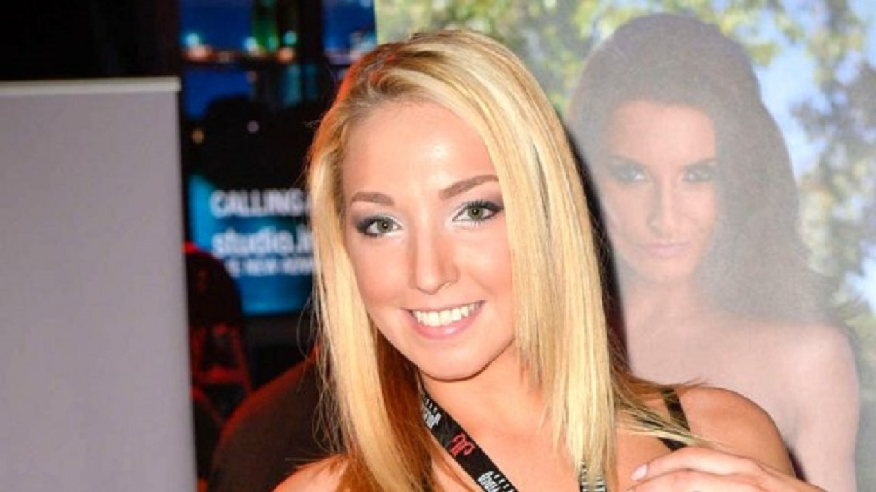 Bintang Porno Zoe Parker Tewas Usai 'Gantung BH', Pemakamannya Butuh Donasi