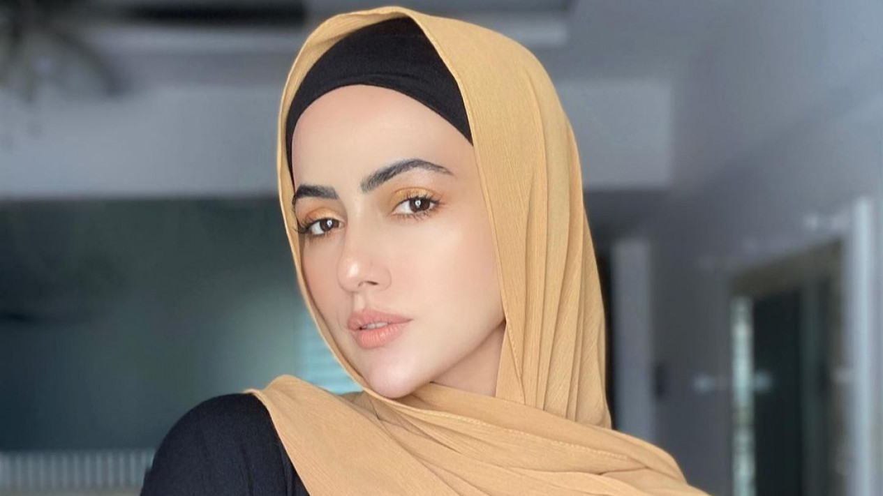 Hijrah dari Dunia Hiburan, Sana Khan Bahas Soal Agama dan Pentingnya