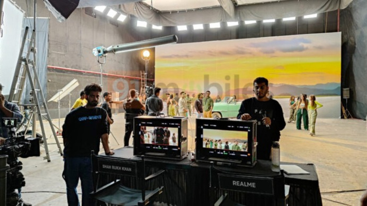 Intip Potret Perdana Shah Rukh Khan Sebagai Brand Ambassador Realme 5551