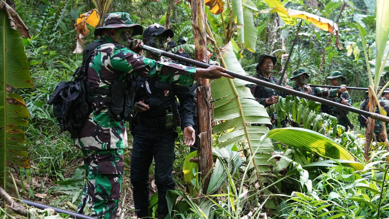 Pangkostrad Letjen TNI Muhammad Saleh Mustafa Terima Brevet Intai Tempur