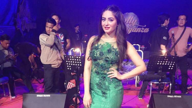 Mahhi-Vij-Saat-Mengisi-Bolly-Star-Vaganza