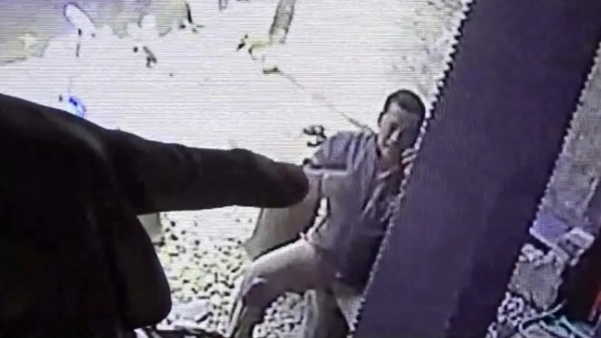 Aksi Penipuan Pria Berseragam PNS Terekam Kamera CCTV