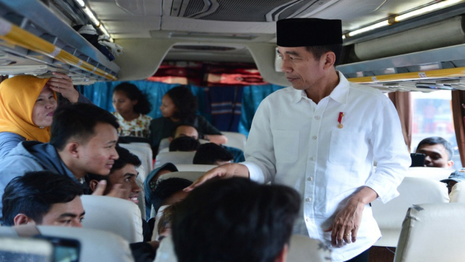 Presiden Jokowi Sapa Pemudik di Terminal Baranangsiang Bogor