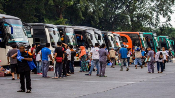 Suasana Pemudik di Terminal Kampung Rambutan (Photo: Antara)