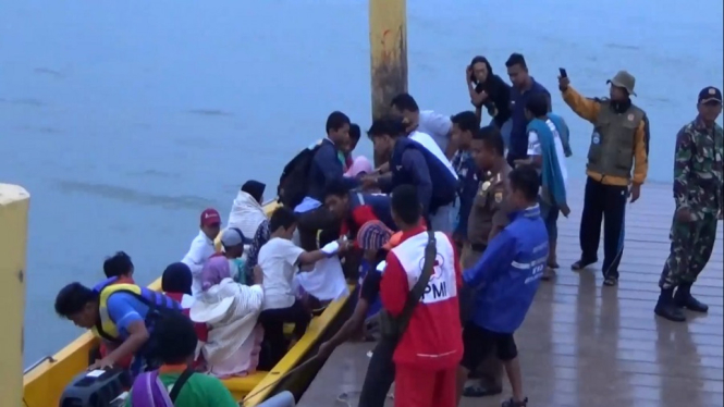 Terjebak di Pulau Angso Duo, 250 Wisatawan Berhasil Dievakuasi
