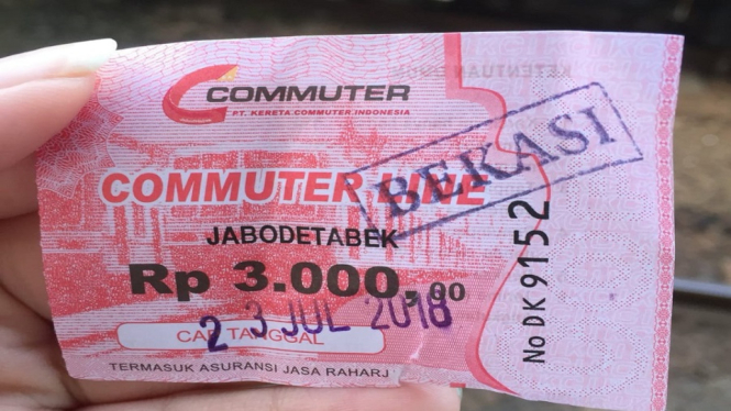 E-Ticketing Rusak, Pengguna KRL Kembali  Gunakan Tiket Kertas