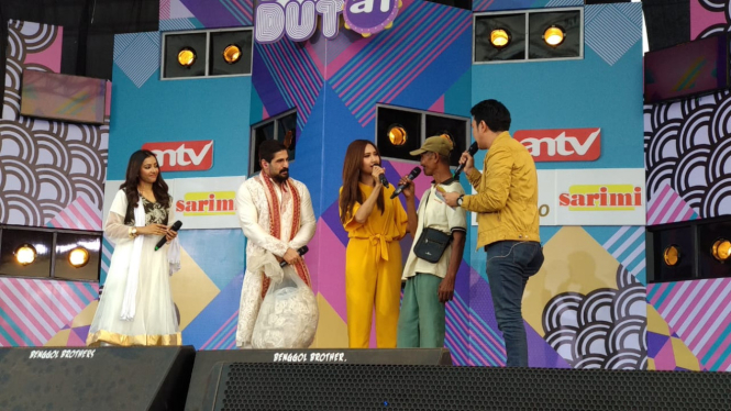 Rajat Tokas dan Shweta Basu Prasad Dangdutan ANTV Bandung 2018 4