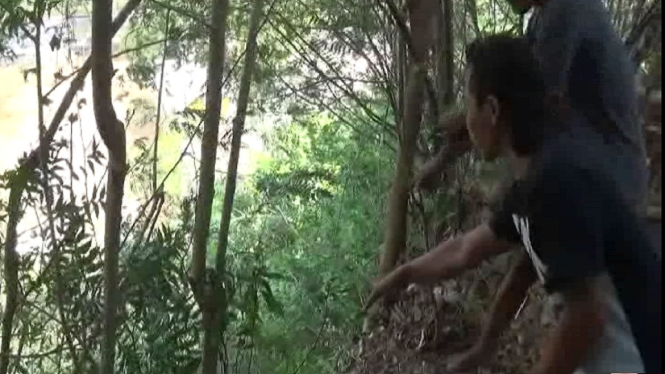 bocah jatuh dari tebing