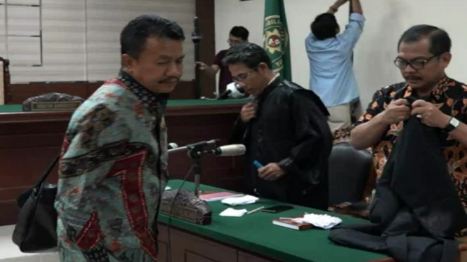 Diduga Korupsi, Bupati Jombang Non Aktif Dituntut Penjara 8 Tahun
