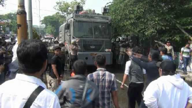 Ada “Kerusuhan” di Depan Kantor KPU Depok, Ini yang Sebenarnya Terjadi