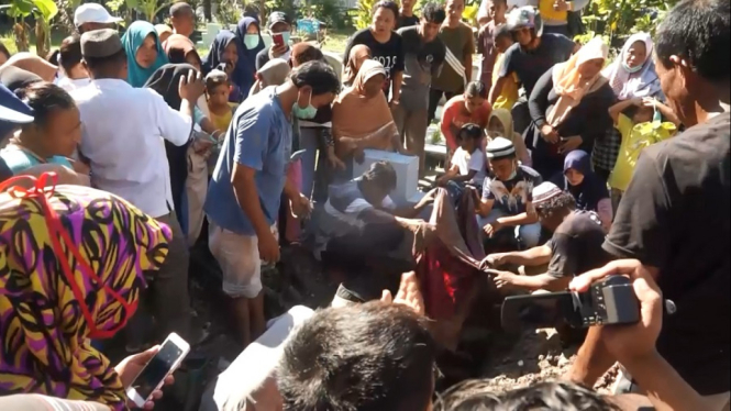 Gegara Tak Mau Pilih Seorang Caleg, Makam Kedua Orangtuanya Dipaksa Bongkar