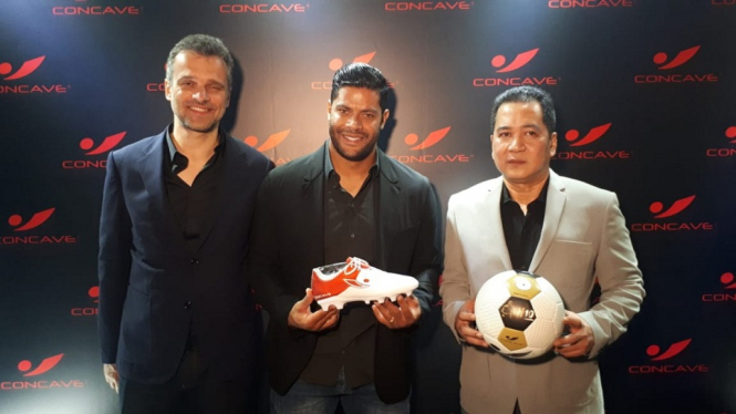 Hulk memperkenalkan 'senjata' baru sepatu sepakbola Concave di The Pallas, Jakarta