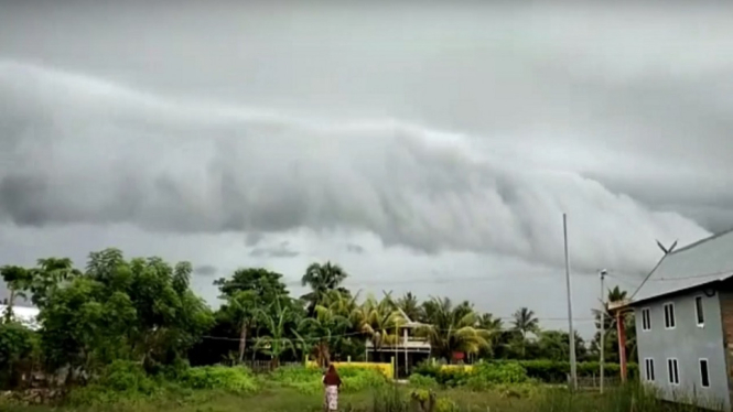 awan gelap di langit pangkep