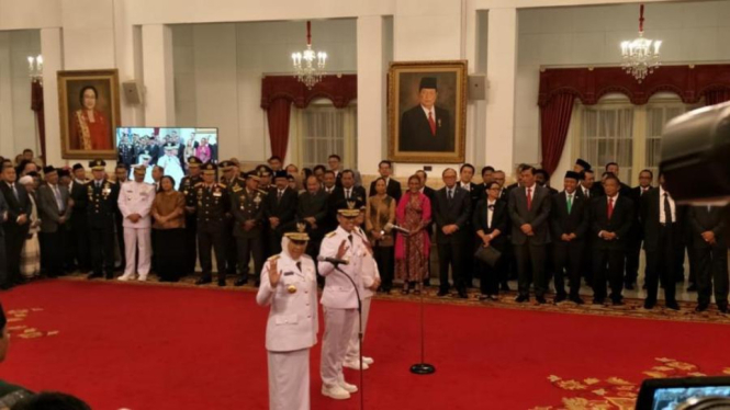 Khofifah Indar Parawansa dan Emil Dardak Resmi Menjadi Gubernur dan wakil Gubernur Jawa Timur Usai Dilantik Presiden1