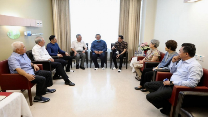 PM Singapura Mr. Lee Hsien Loong menjenguk Ani Yudhoyono