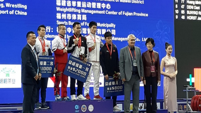 Lifter Eko Yuli Irawan merebut 1 medali emas dan 2 perak Pada Kejuaraan Dunia 2019