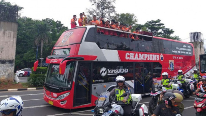 Bus Transjakarta tingkat yang digunakan Persija Jakarta saat arak-arakan juara Liga 1 2018