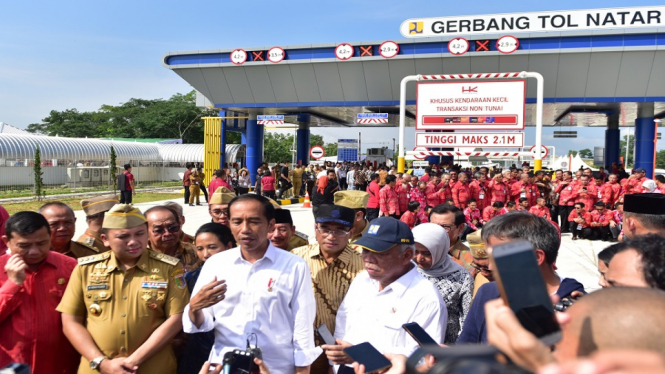 Presiden Jokowi Resmikan Tol Bakauheni-Terbanggi Besar Sepanjang 143 Km