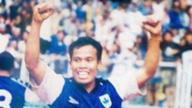 Penyerang PSIS Semarang Tugiyo yang dijuliki Maradona dari Purwodadi