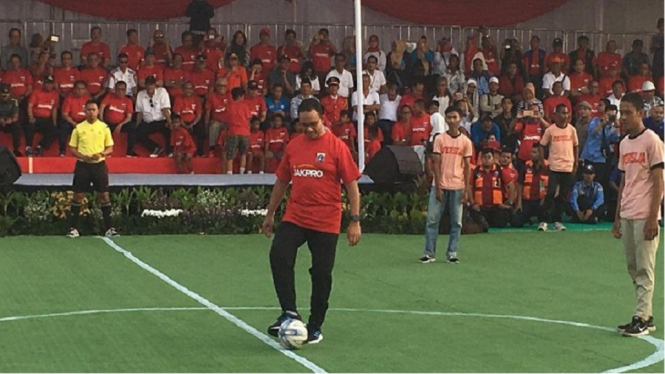 Gubernur DKI Jakarta Anies Baswedan secara simbolis memulai pembangunan Jakarta International Stadium