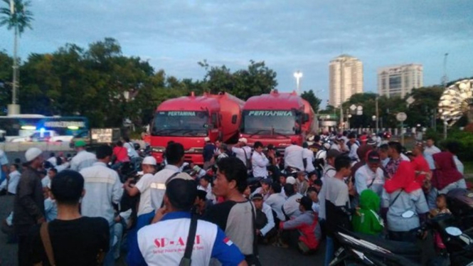 Dua Truk Tangki Pertamina Penuh Biosolar Dibajak dan Dilarikan ke Depan Istana Negara