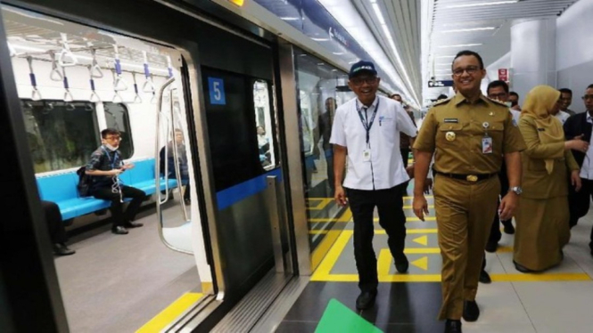 Gubernur DKI Jakarta Anies Baswedan Meninjau Pelaksanaan Komersialisasi MRT yang Diberlakukan mulai 1 April 2019