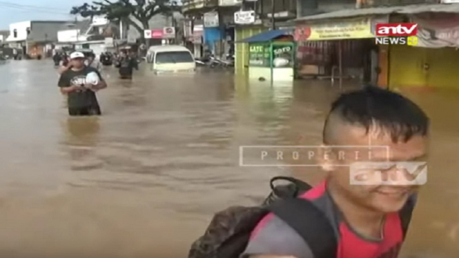 Banjir Kembali Melanda Di Bandung Selatan, Akses Jalan Utama Lumpuh