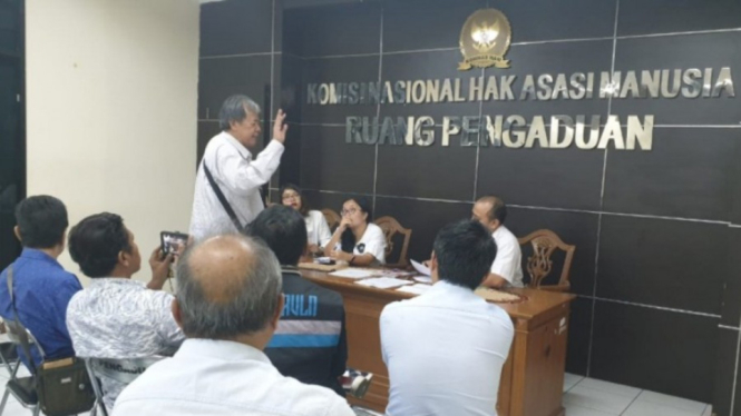 Para korban perampasan tanah yang tergabung dalam Forum Korban Mafia Tanah Indonesia (FKMTI), mendatangi kantor Komnas HAM di kawasan Menteng, Jakarta Pusat, Se